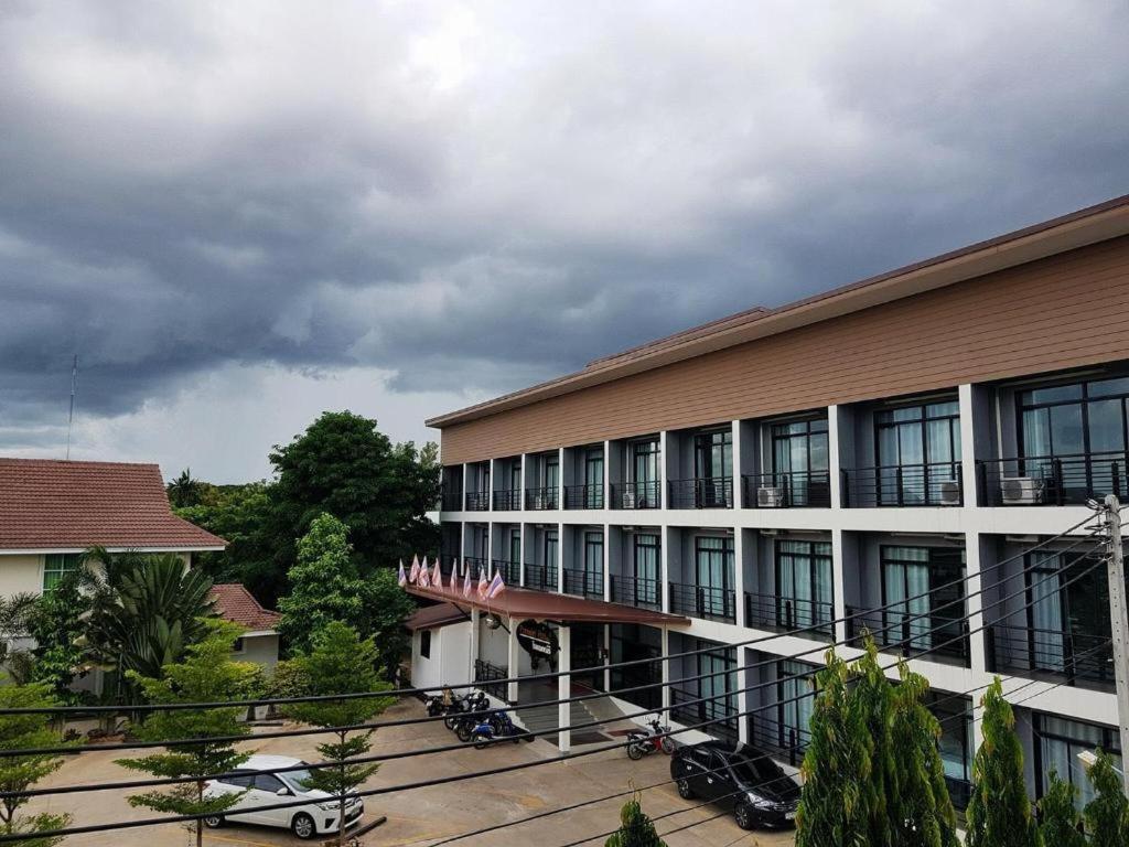 Pornsiri Hotel Sisaket Kültér fotó