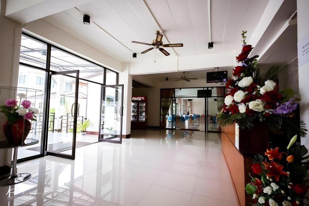 Pornsiri Hotel Sisaket Kültér fotó