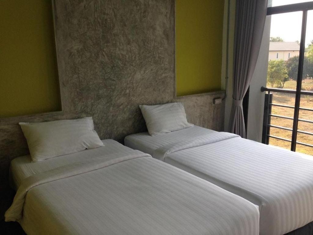 Pornsiri Hotel Sisaket Kültér fotó