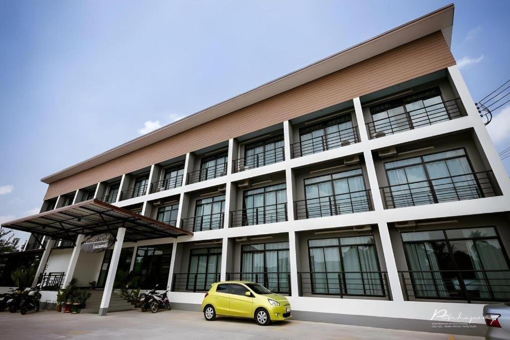 Pornsiri Hotel Sisaket Kültér fotó